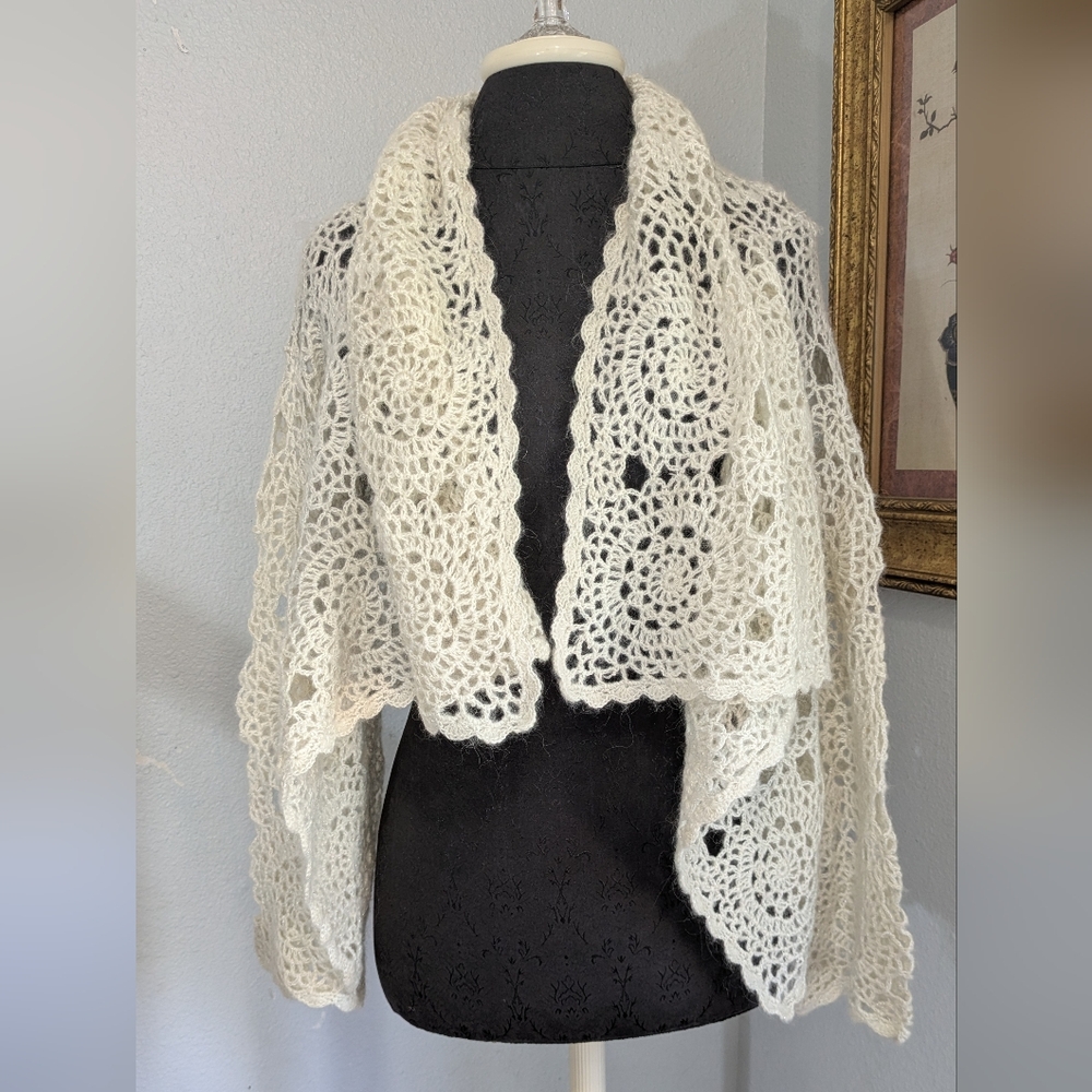 Bebe Vintage 90s Y2K Cream Crochet Open  Shrug Seeater with Draped Collar